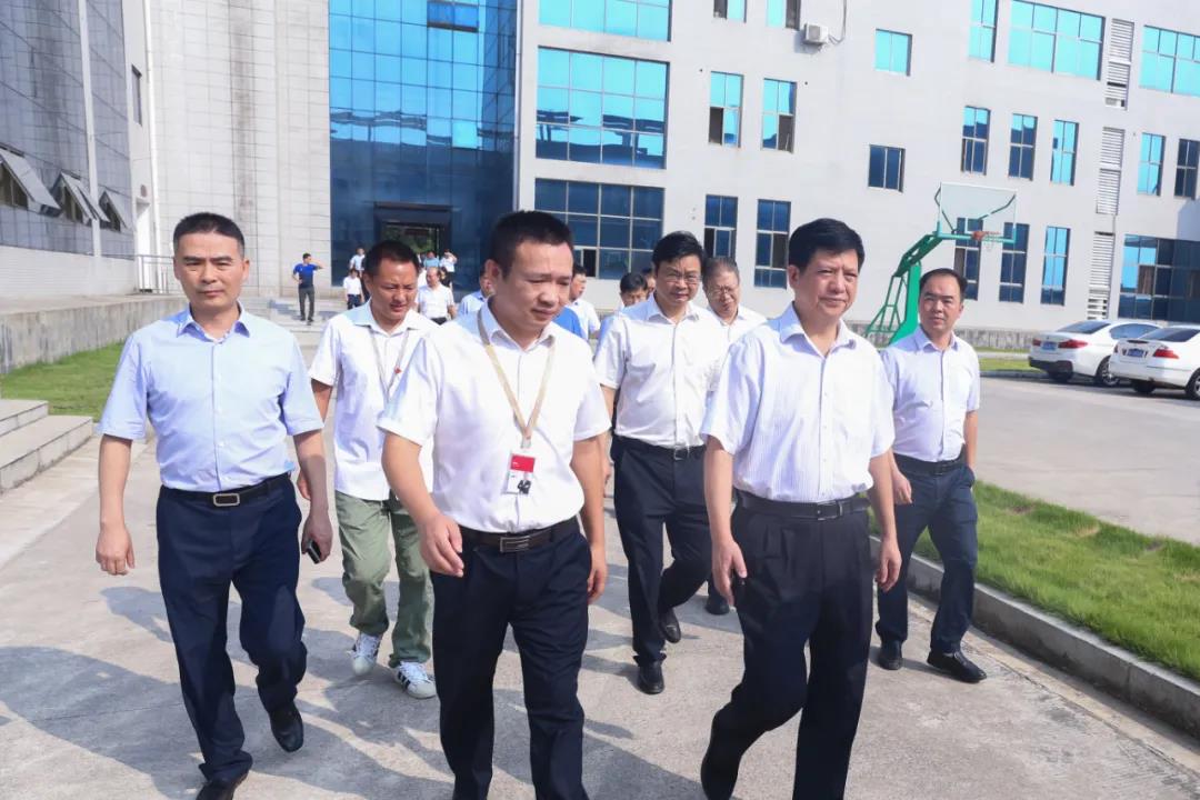 湖南省農(nóng)村農(nóng)業(yè)廳廳長(zhǎng)袁延文等領(lǐng)導(dǎo)蒞臨聰廚食品觀摩指導(dǎo) 湖南省農(nóng)村農(nóng)業(yè)廳廳長(zhǎng)袁延文等領(lǐng)導(dǎo)蒞臨聰廚食品觀摩指導(dǎo)